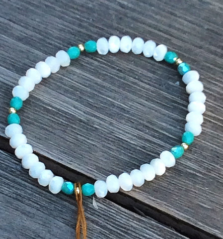 Mother of Pearl and Green Bead Stretch Bracelet